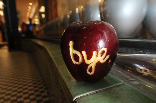 สาวกแอปเปิ้ลทั่วโลกร่วมไว้อาลัย สตีฟ จ็อบส์