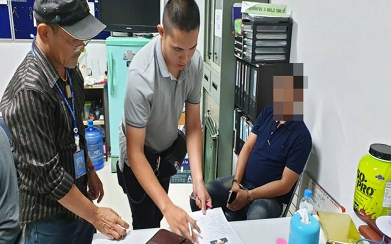 ทุบรถชิงทรัพย์ ทุบรถชิงทรัพย์